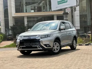 Mitsubishi Outlander 2019 Silver
