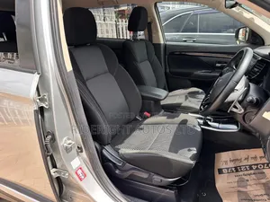 Mitsubishi Outlander 2019 Silver