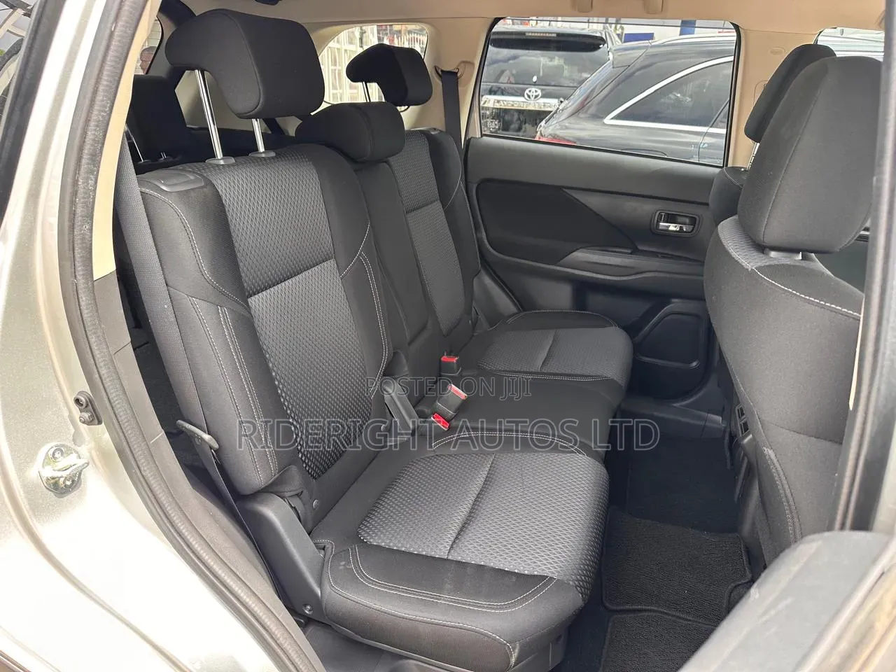 Mitsubishi Outlander 2019 Silver
