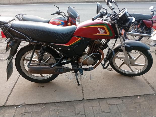Honda CB 2025 Red - thumbnail 4