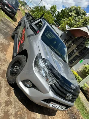 Toyota Hilux 2019 Silver