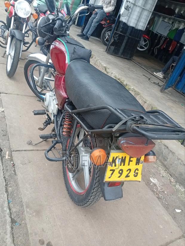 Bajaj Boxer 100 2021 Red