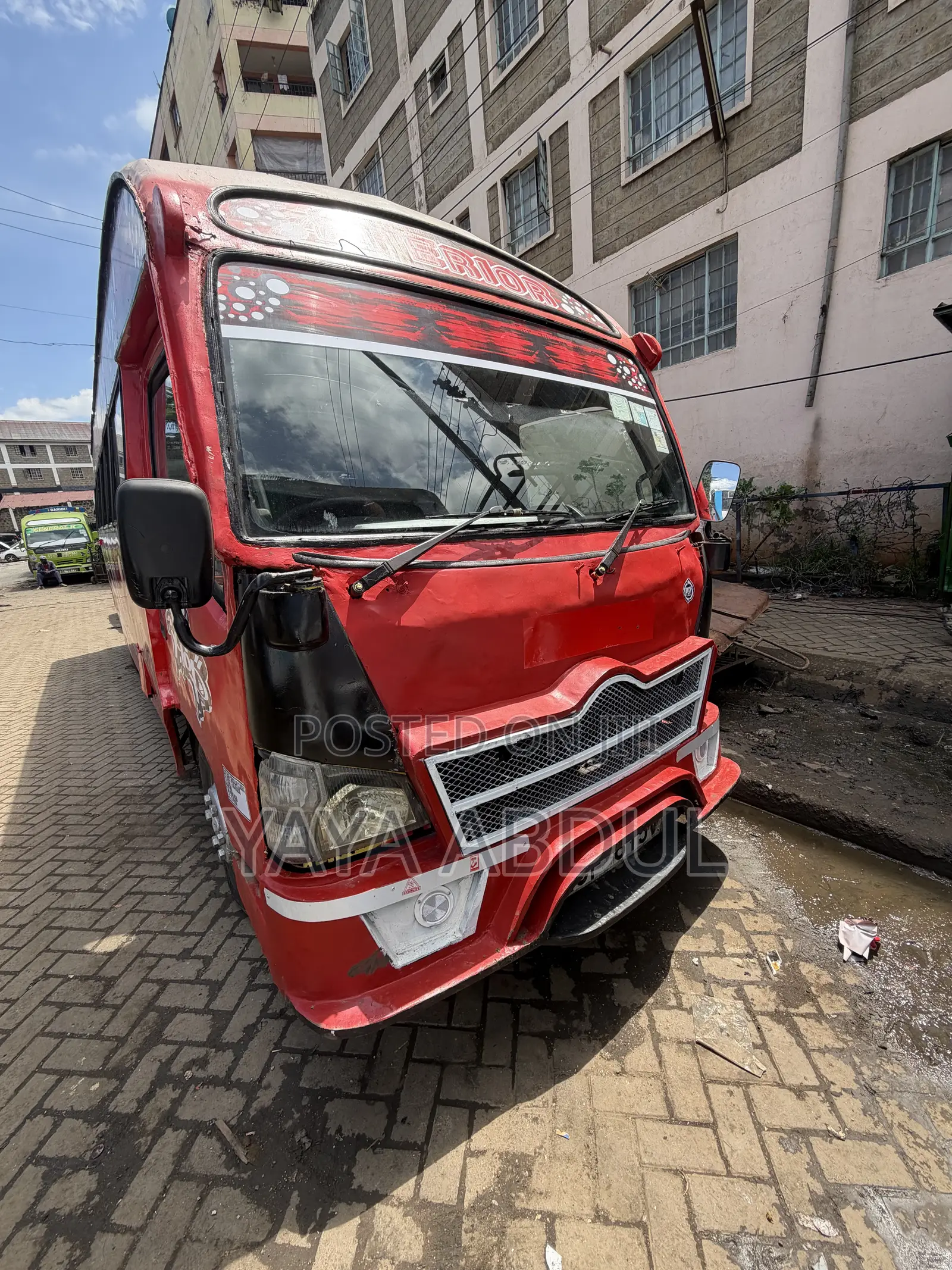 Hino Dutro 2014 Yellow