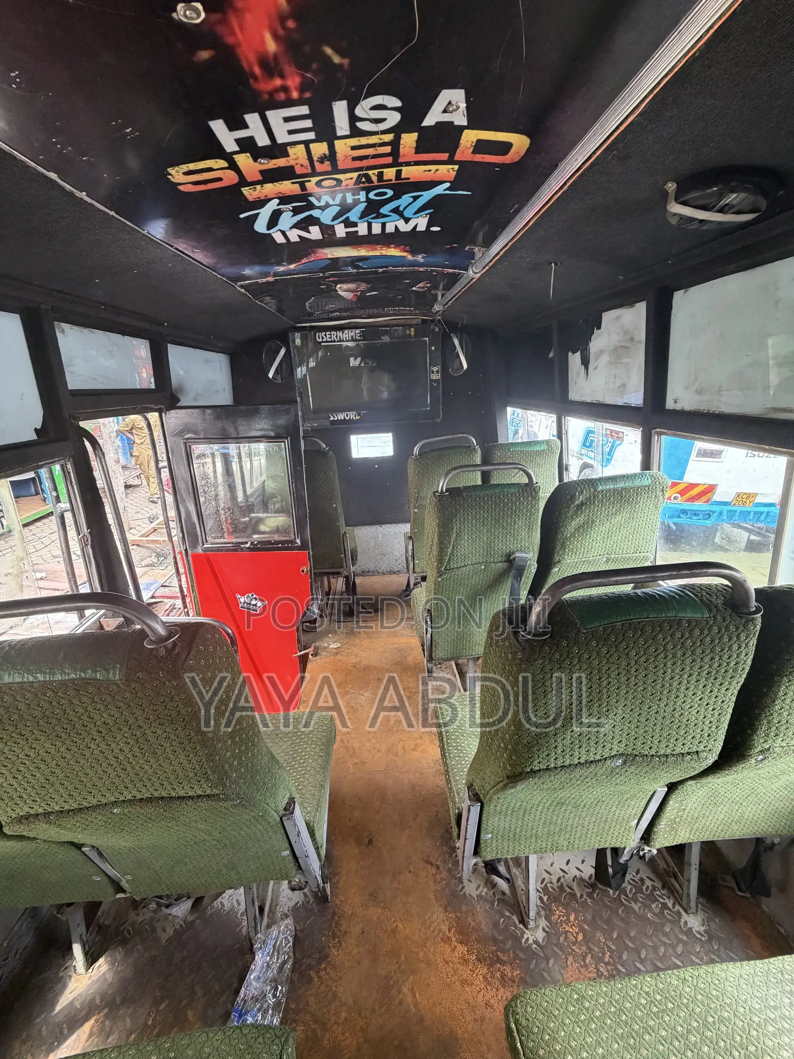 Hino Dutro 2014 Yellow