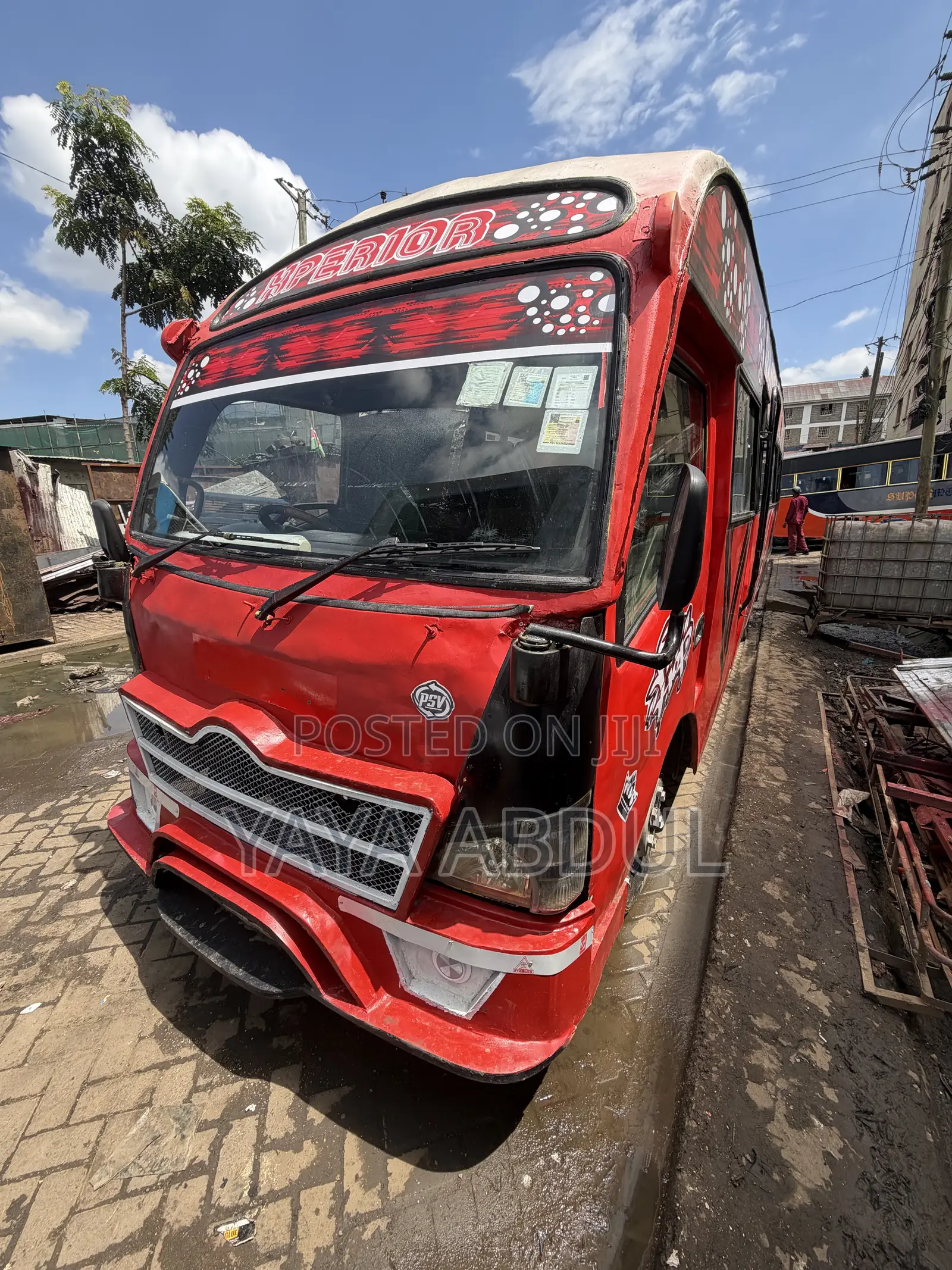 Hino Dutro 2014 Yellow