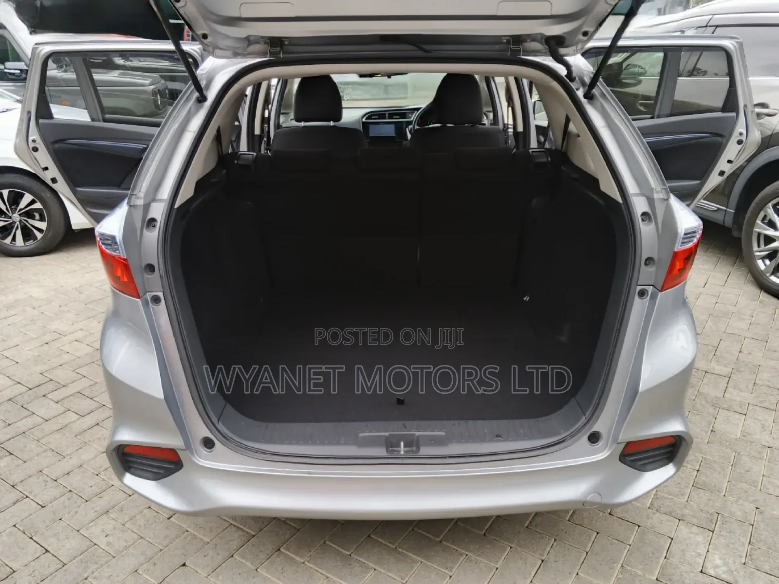 Honda Fit Shuttle 1.5 Hybrid 2WD 2019 Silver