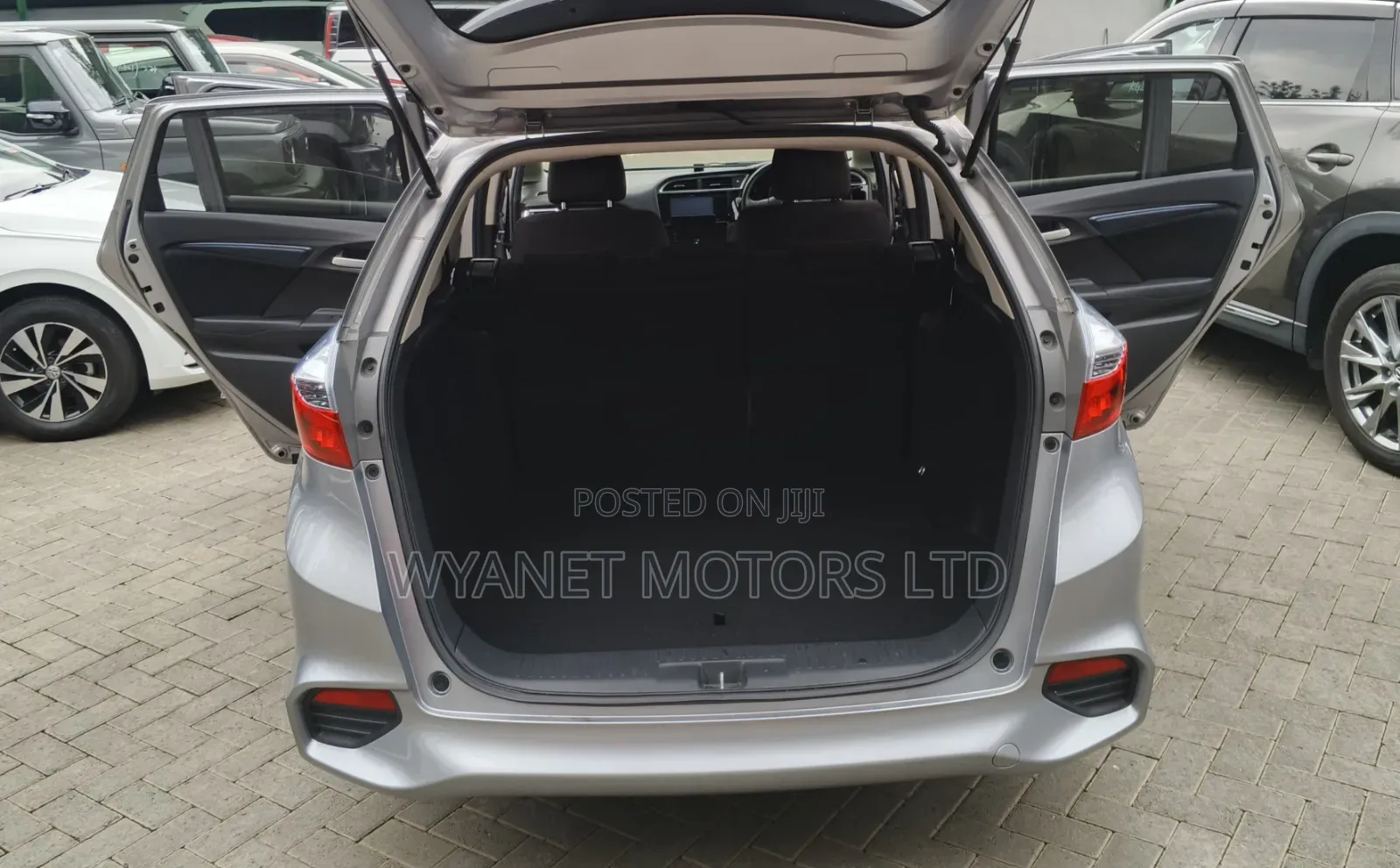 Honda Fit Shuttle 1.5 Hybrid 2WD 2019 Silver