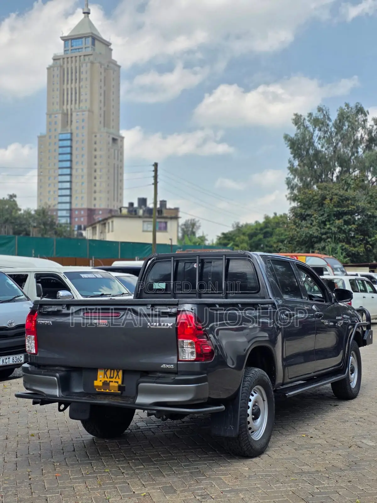 Toyota Hilux 2021 Black