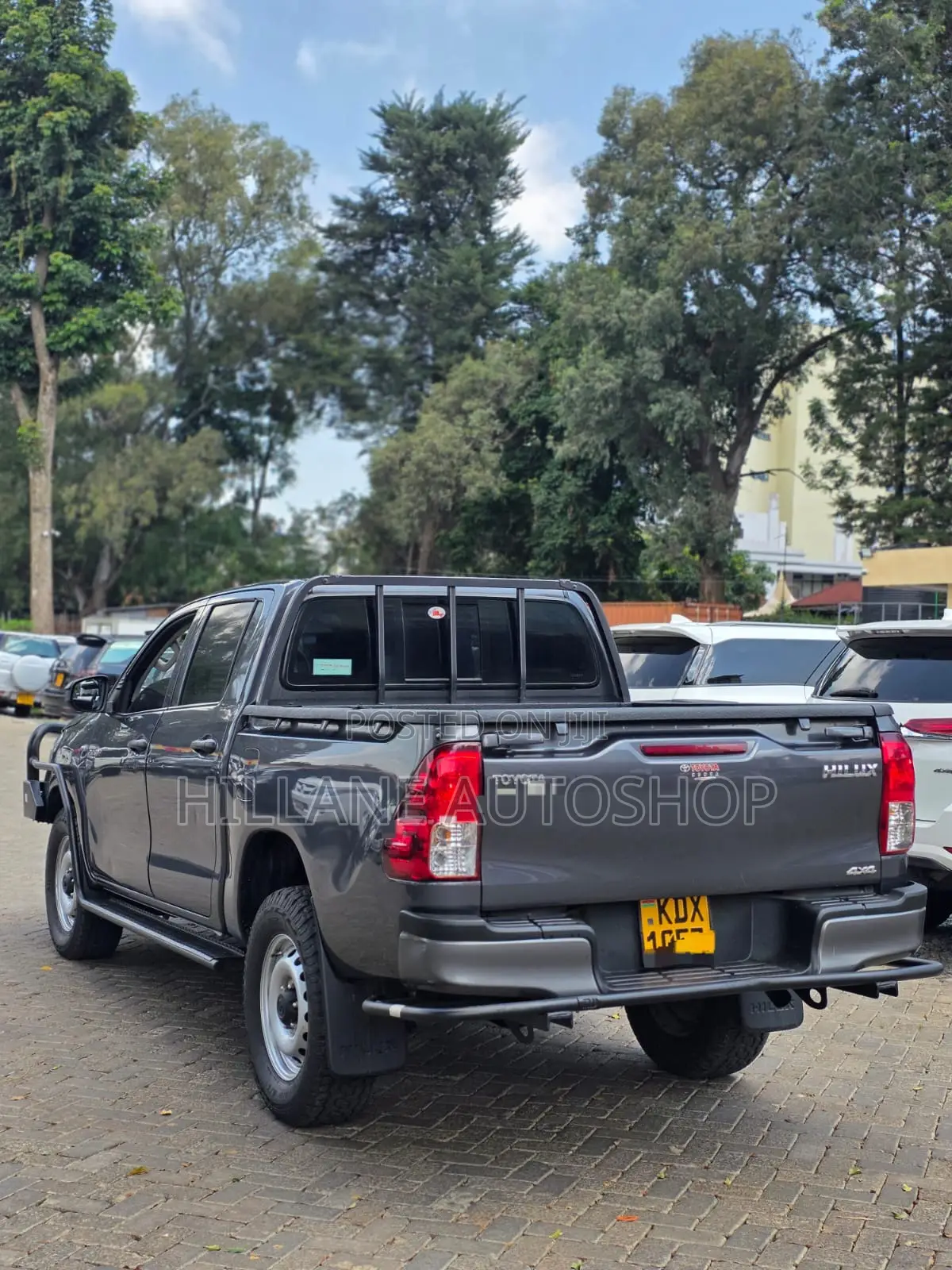 Toyota Hilux 2021 Black