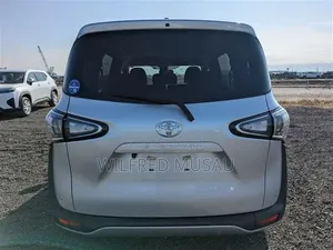 Toyota Sienta 2022 Silver