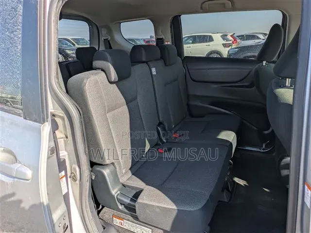 Toyota Sienta 2022 Silver