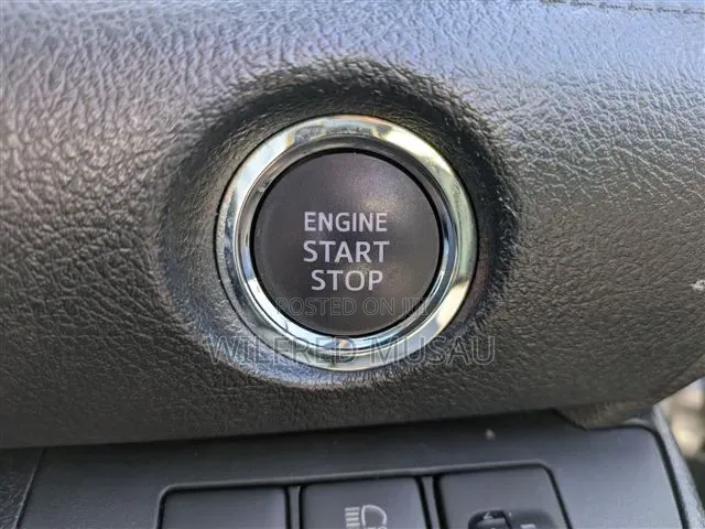 Toyota Sienta 2022 Silver