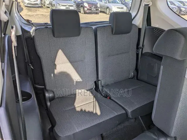 Toyota Sienta 2022 Silver