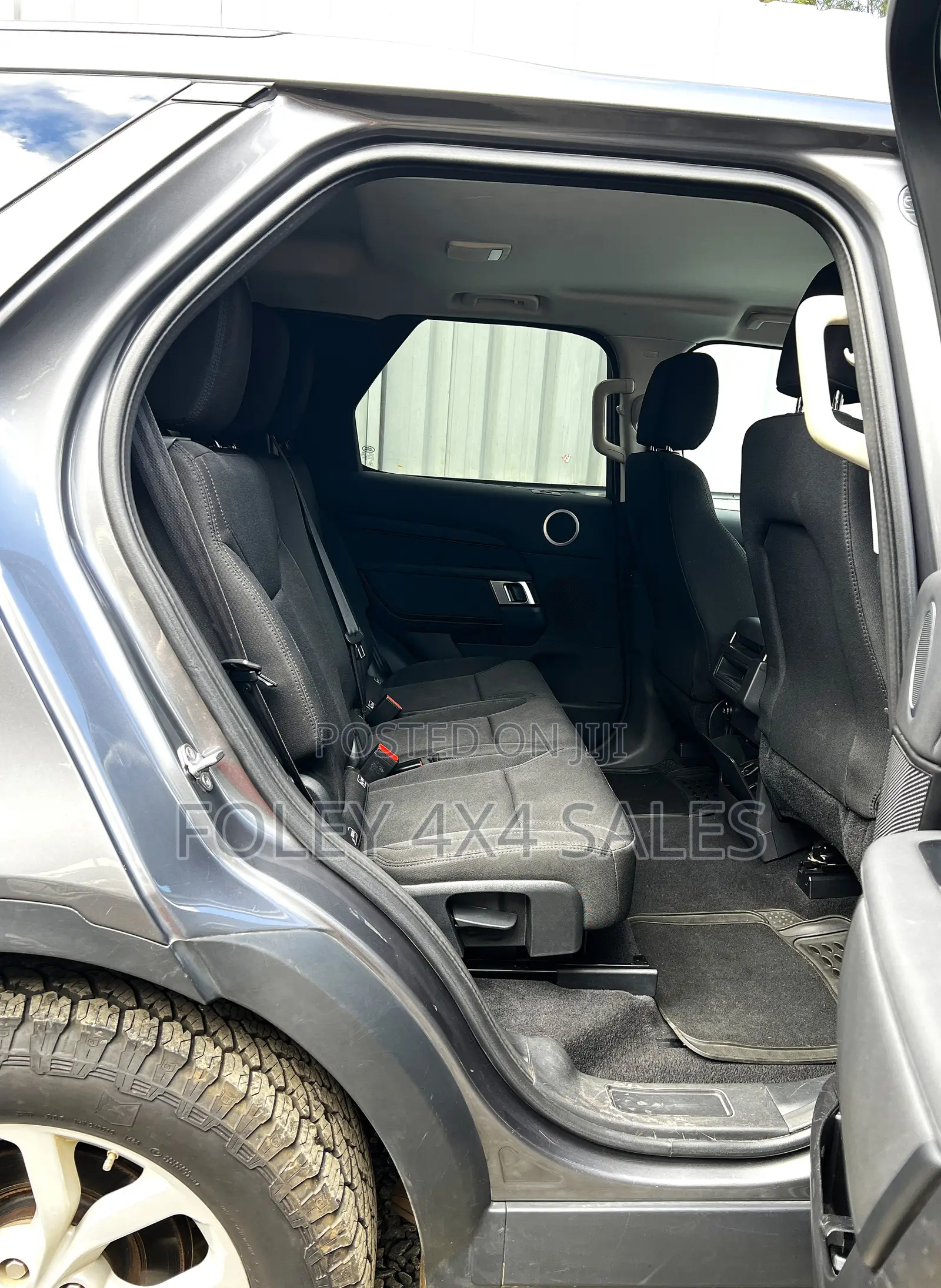 Land Rover Discovery 2018 Gray