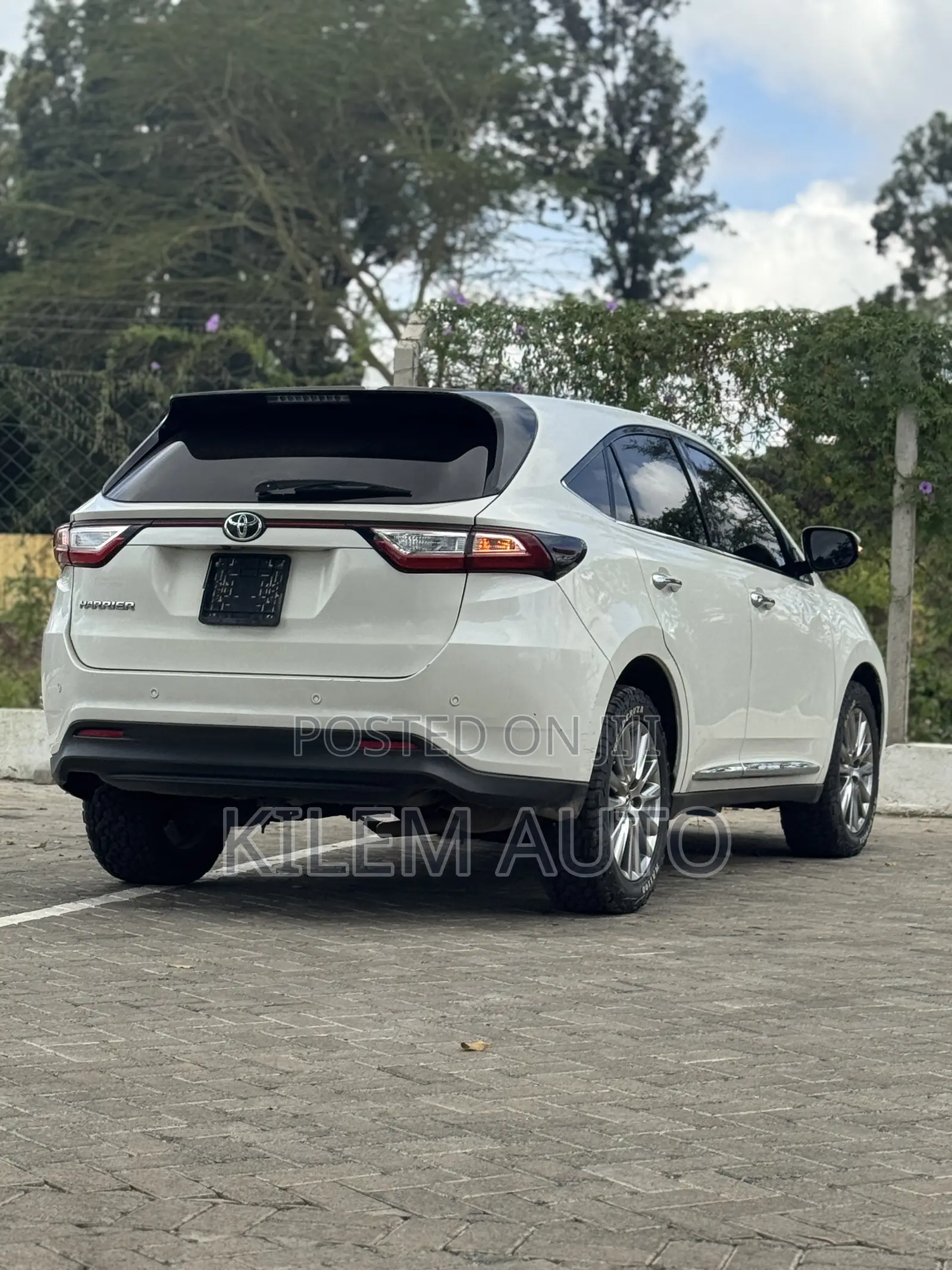 Toyota Harrier 2.0 2017 White