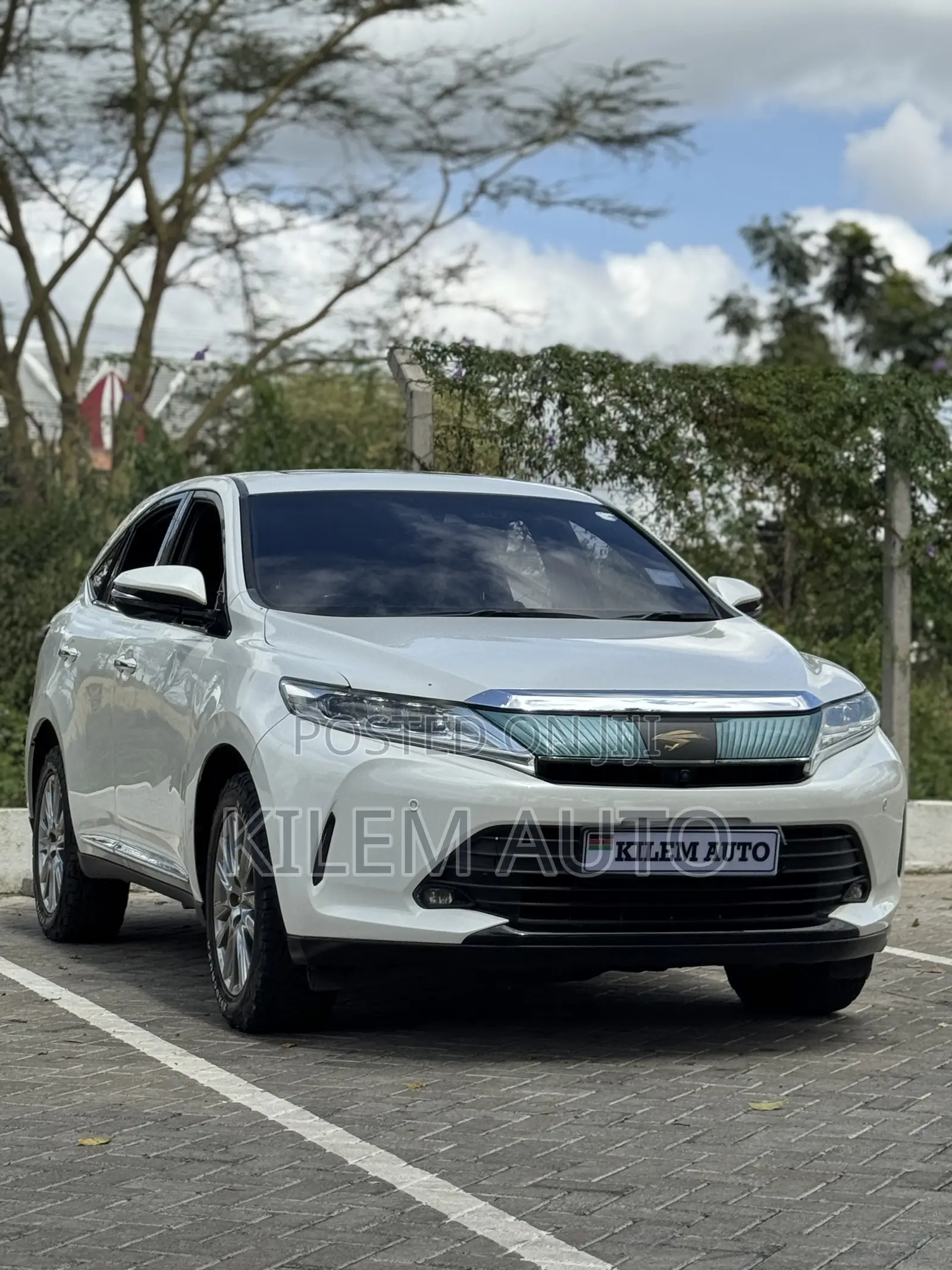 Toyota Harrier 2.0 2017 White