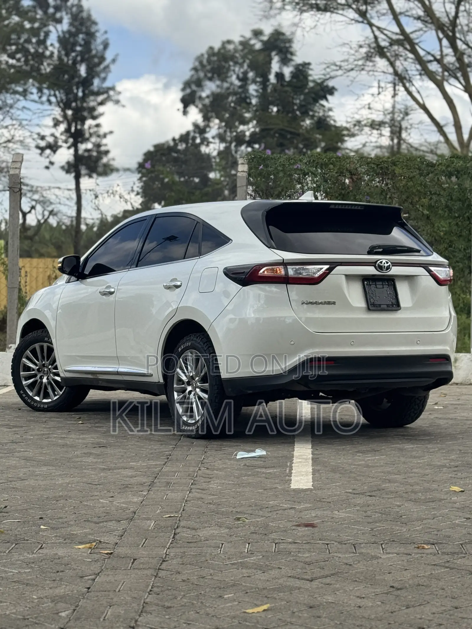 Toyota Harrier 2.0 2017 White