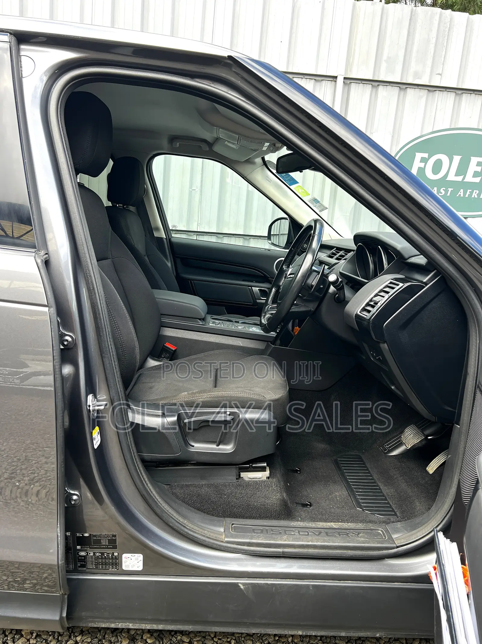 Land Rover Discovery 2018 Gray