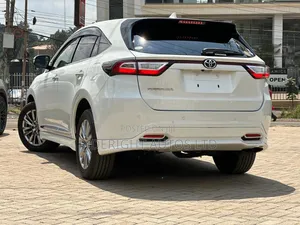 Toyota Harrier 2.0 2018 White