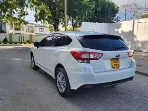 Subaru Impreza 2.0i Limited AWD Hatchback 2017 Pearl