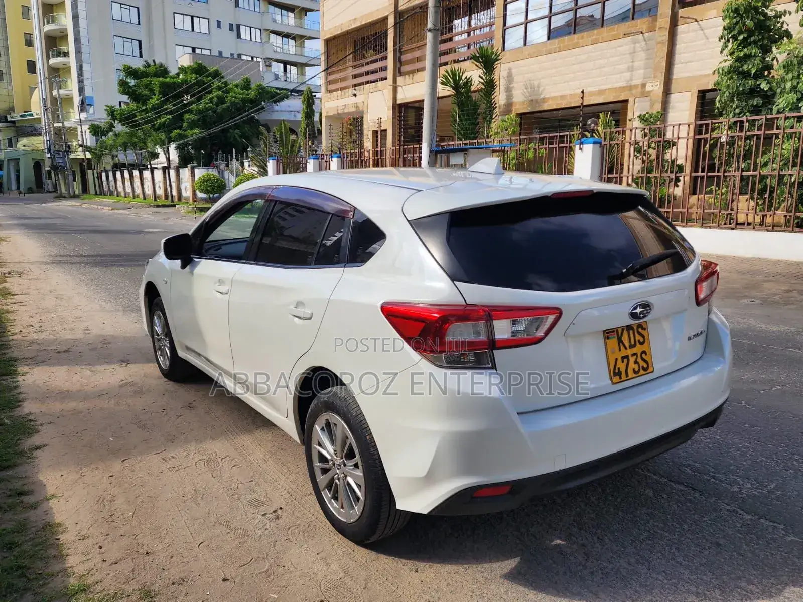 Subaru Impreza 2.0i Limited AWD Hatchback 2017 Pearl