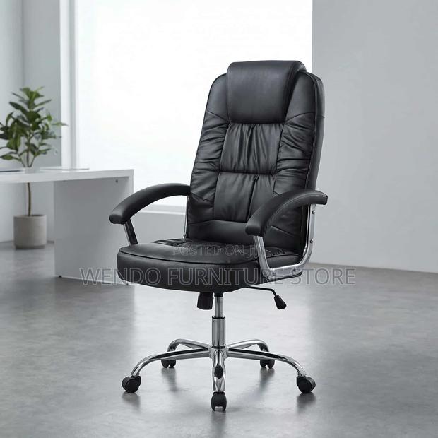 Office Chair : Black High-Back Leather Executive Office Chair