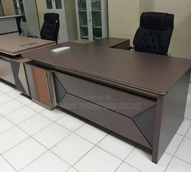 Office Desk : Mordern Luxury Executive Office Desk -Power Socket(1.8m