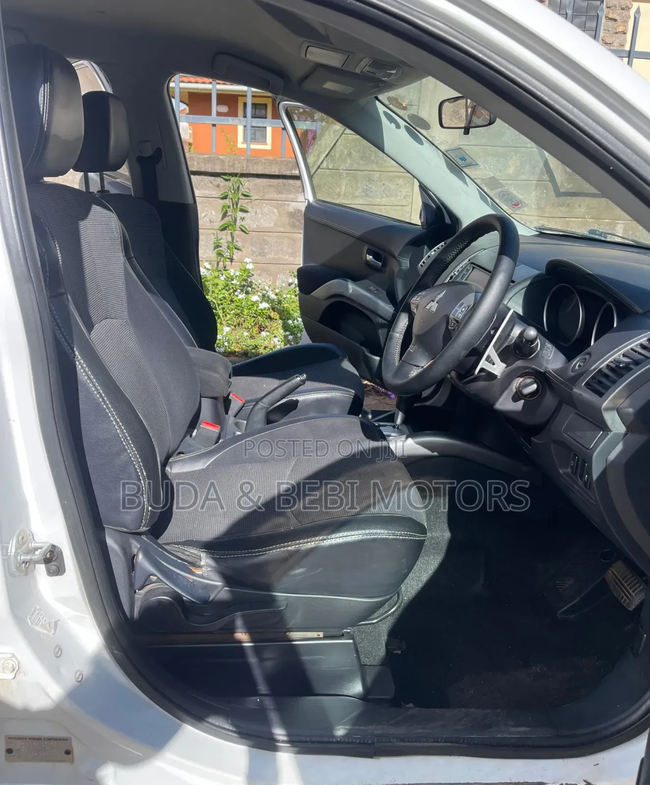 Mitsubishi Outlander 2011 White