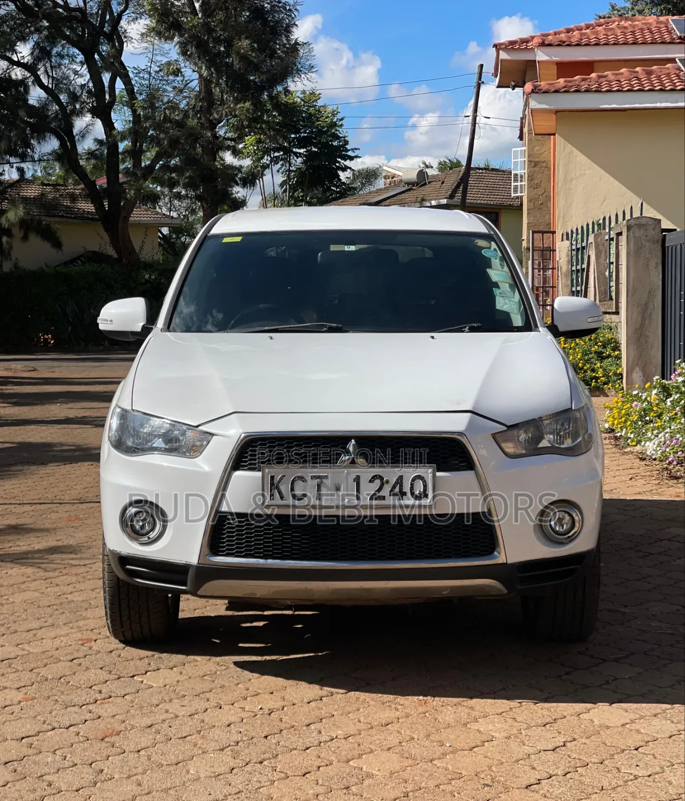 Mitsubishi Outlander 2011 White