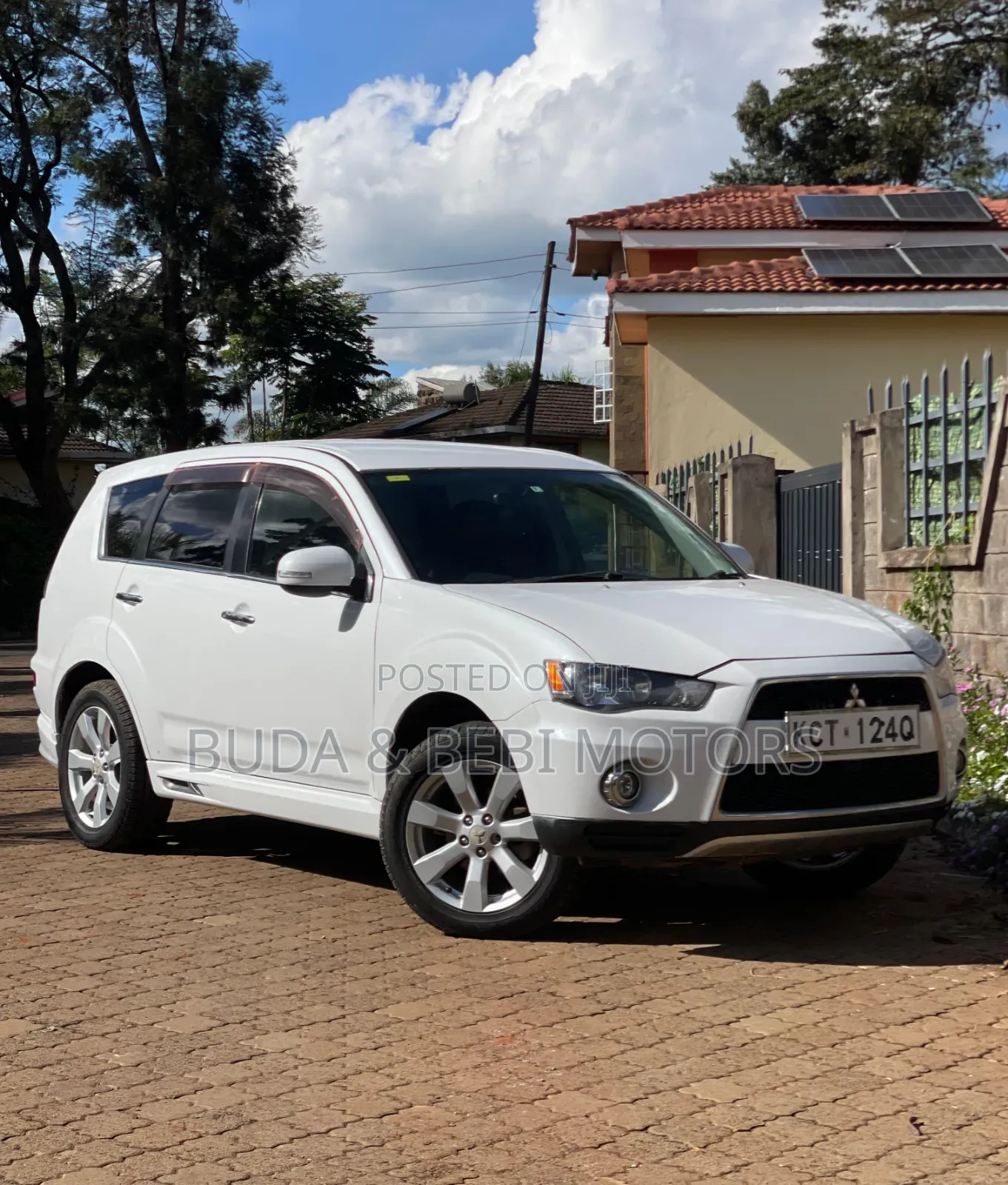 Mitsubishi Outlander 2011 White