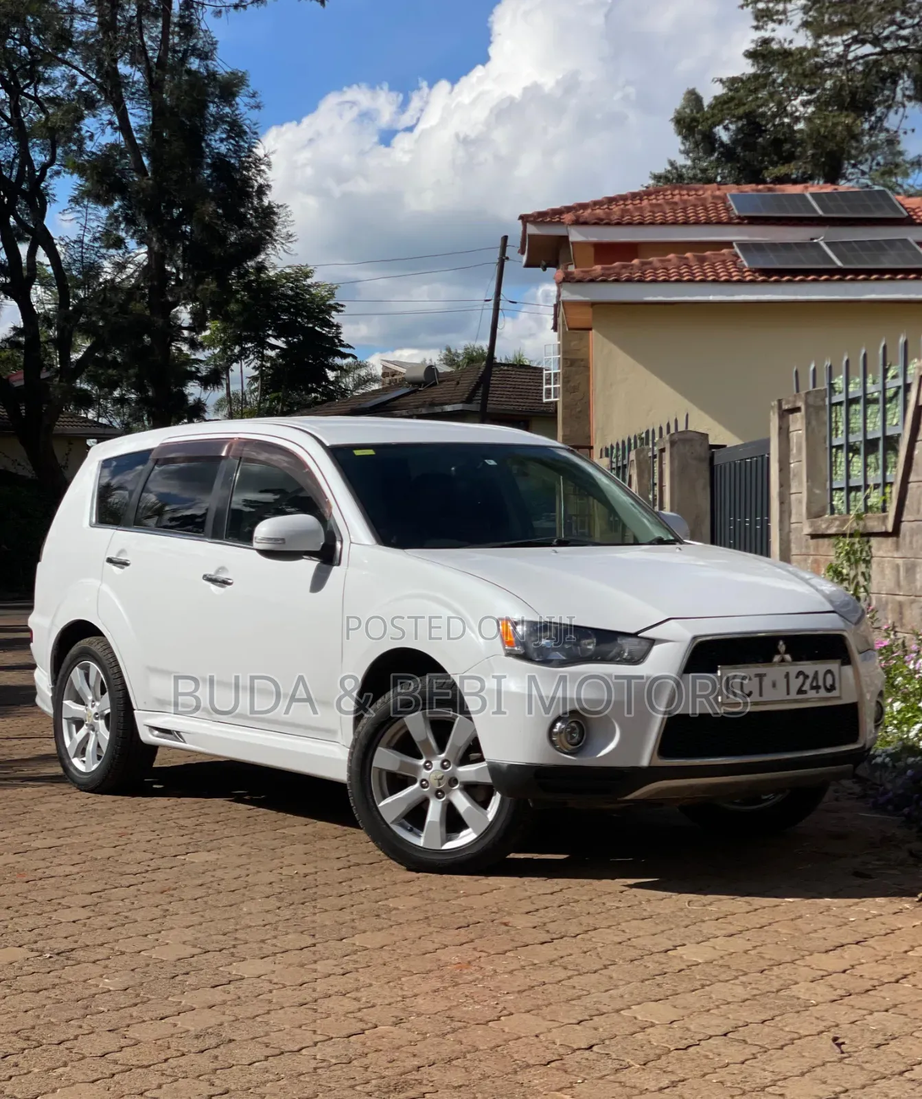 Mitsubishi Outlander 2011 White