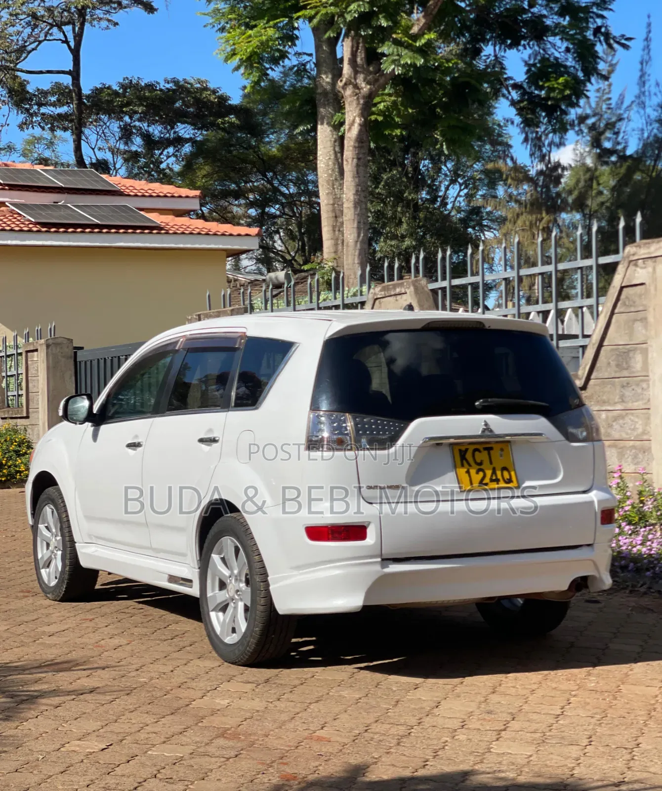 Mitsubishi Outlander 2011 White