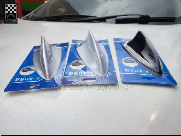 Universal Car Shark Fin Antenna Design for Roof Mounting in Colors