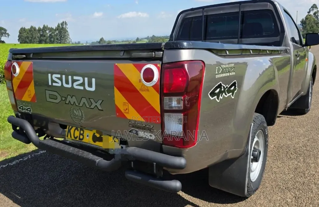 Isuzu D-MAX 2015 Gray
