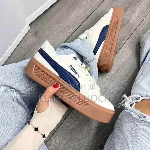 Puma Smash Platform “V3 “
Quality Leather 
Size 37-45