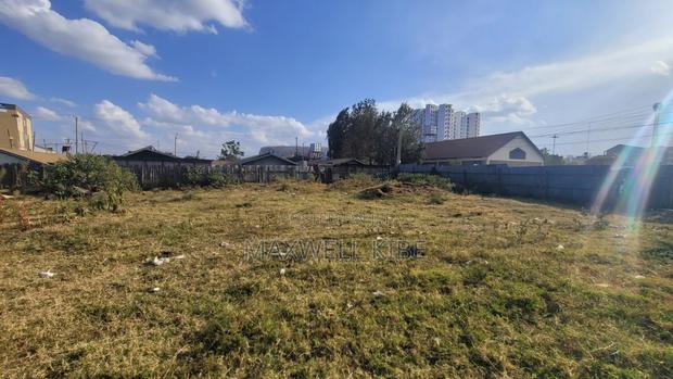 100 By 100 Commercial Land For Sale