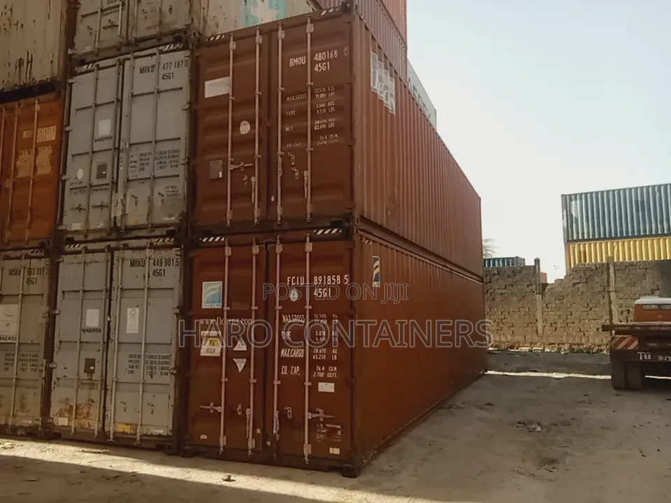 Empty Sipping Line Containers