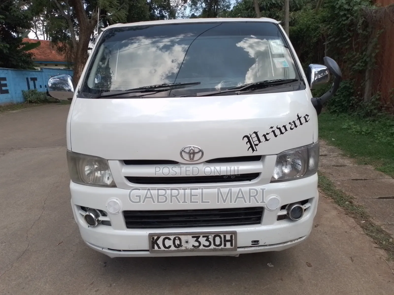 Toyota HiAce 2011 White