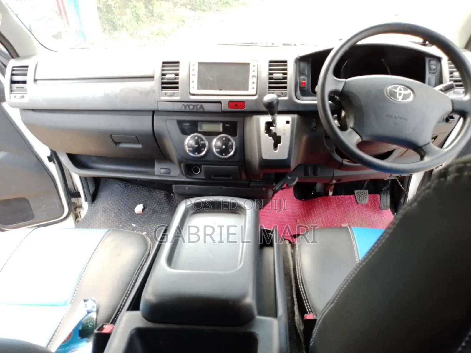 Toyota HiAce 2011 White