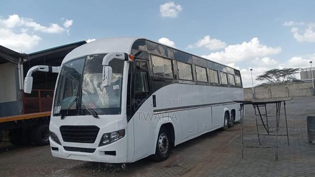 Scania Touring 2017 White - thumbnail 2