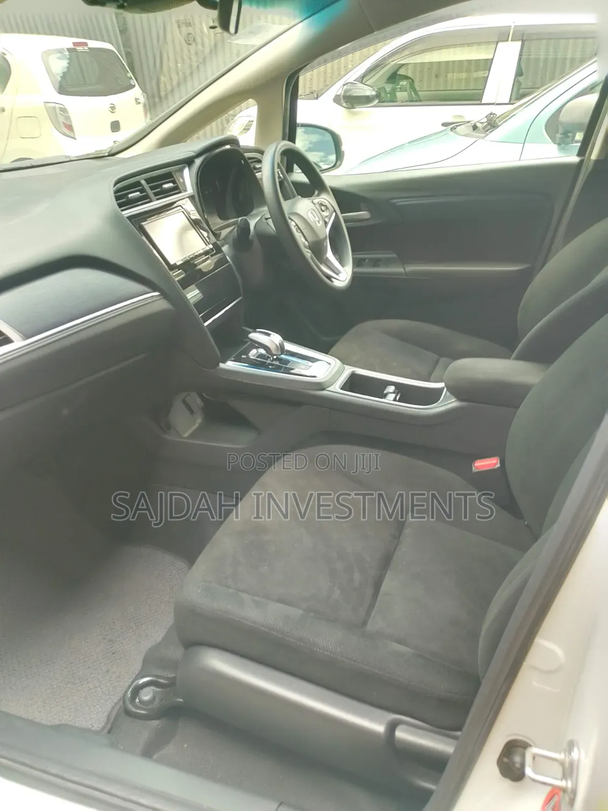 Honda Fit Shuttle 1.5 Hybrid 4WD 2019 White