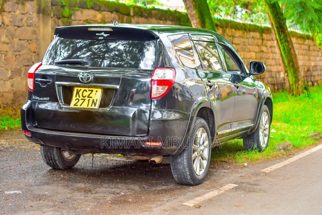 Toyota Vanguard 2013 Black