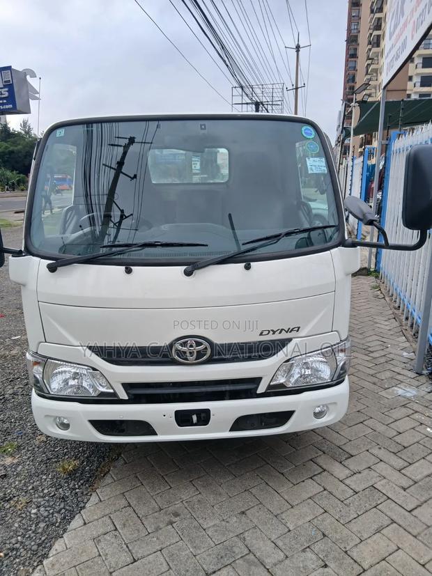 Toyota Dyna - main view