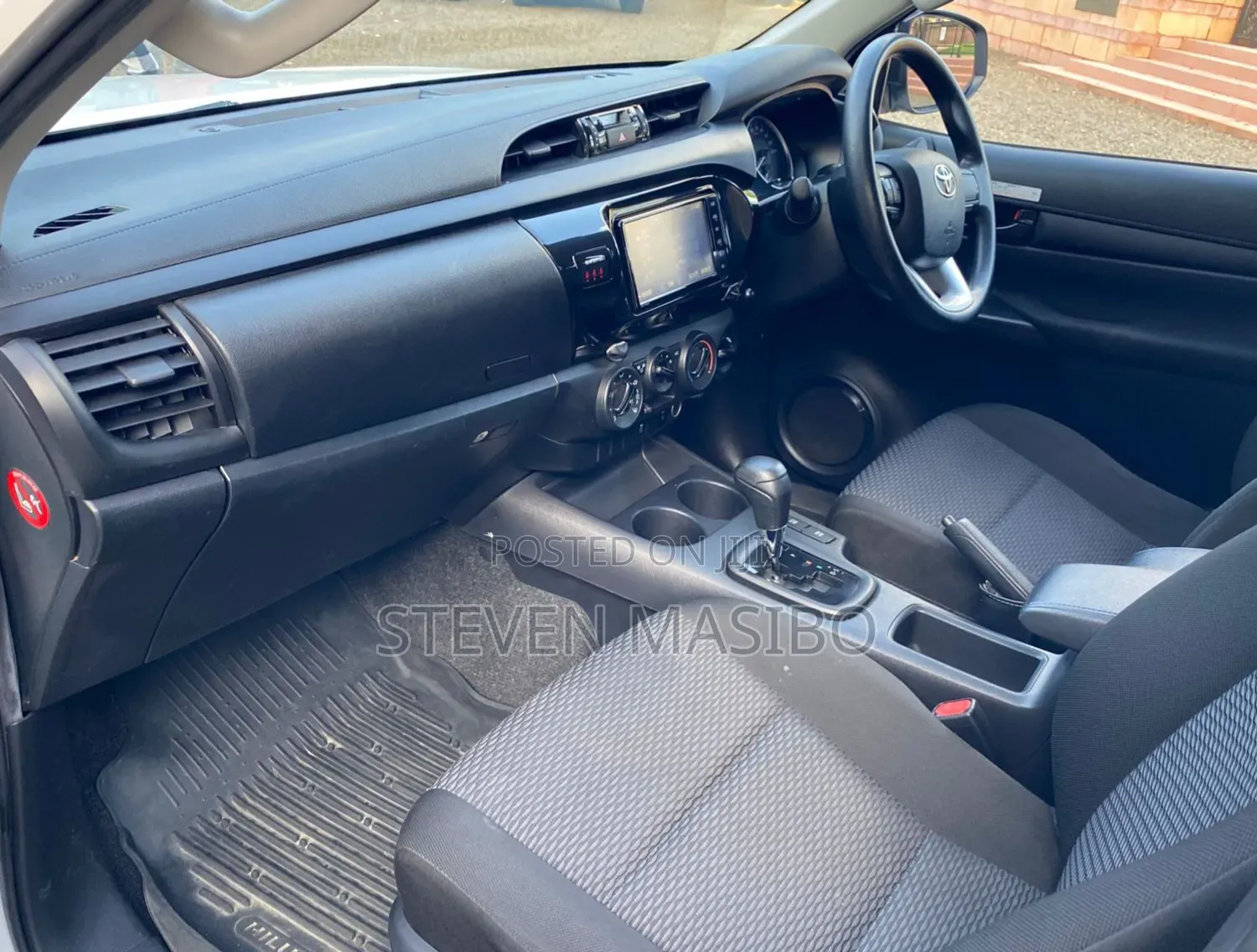 Toyota Hilux Revo Double Cab Deisel 2.4 AWD 2019 White
