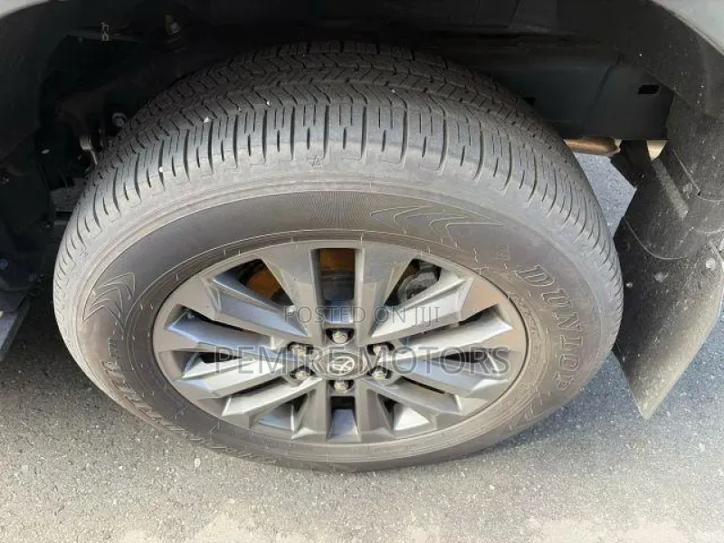Toyota Land Cruiser Prado 2.8 2024 Brown