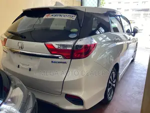 Honda Fit Shuttle 2019 White