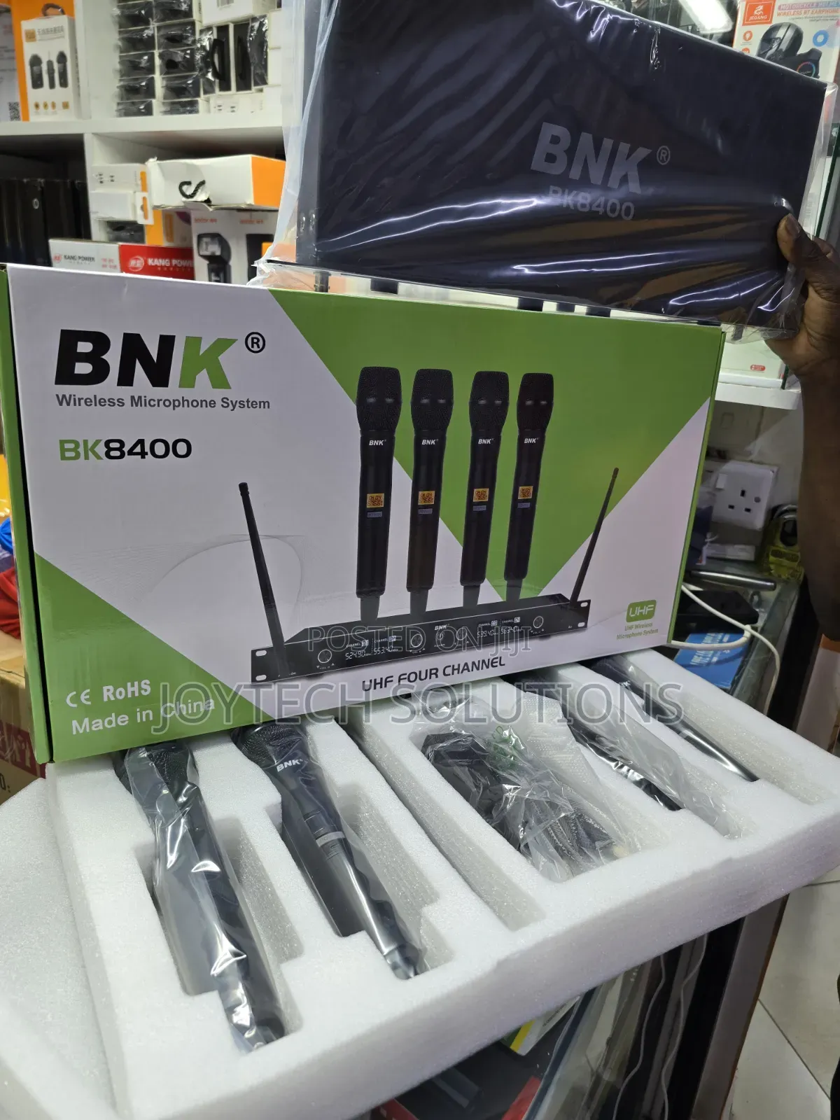BNK Bk8400 Professional 4-Channel Wireless Microphone System (150m )