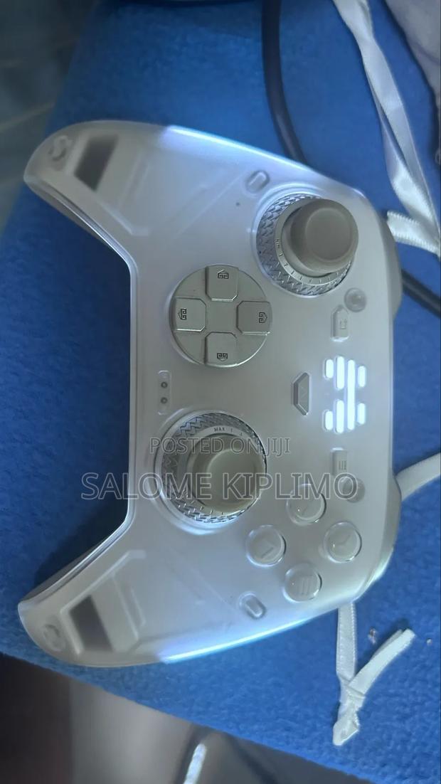 BTP-Pj10a Wireless Gaming Controller + Charging Dock - main view