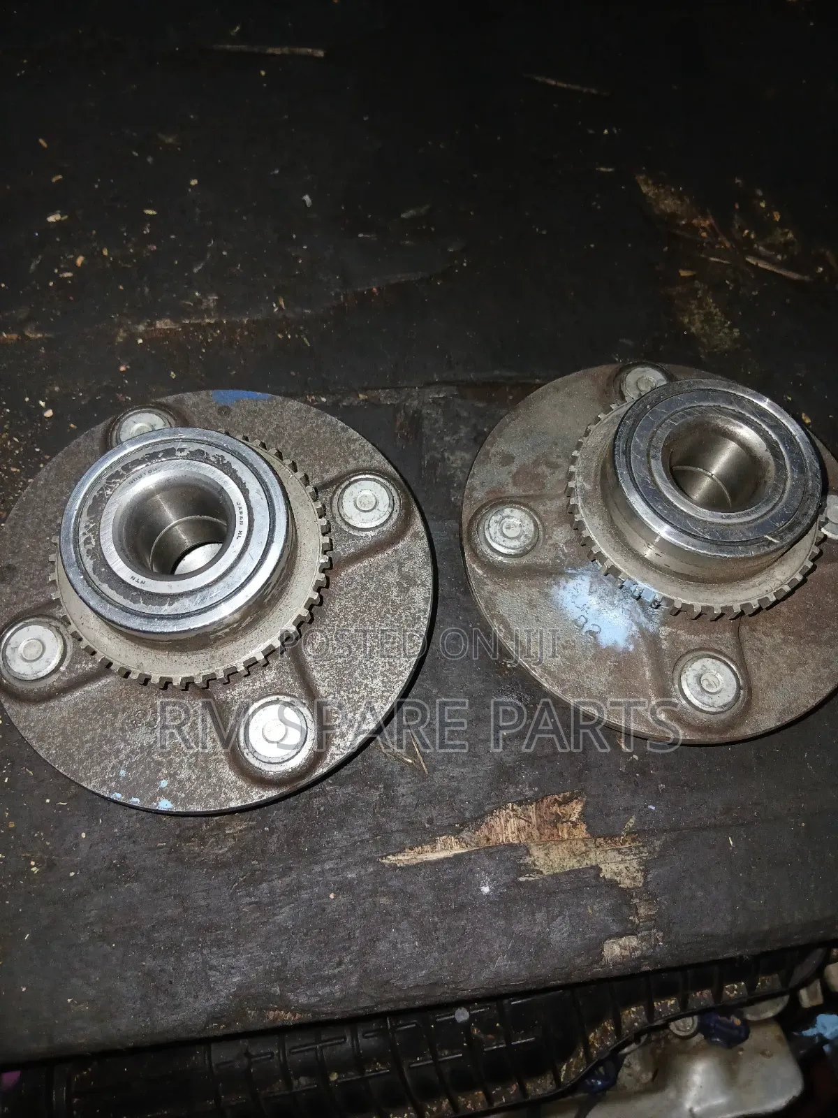 Rearhub Nissan B15