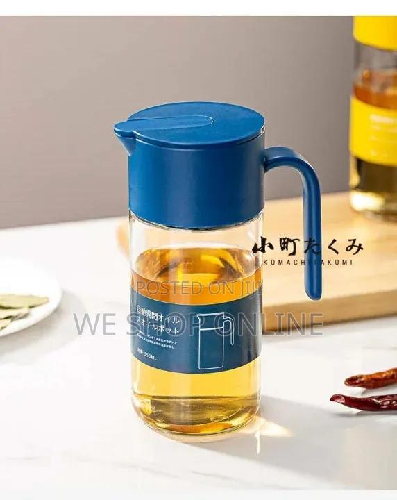 Automatic Opening Blue Lid and Closing Oil Bottle 550ml - main view